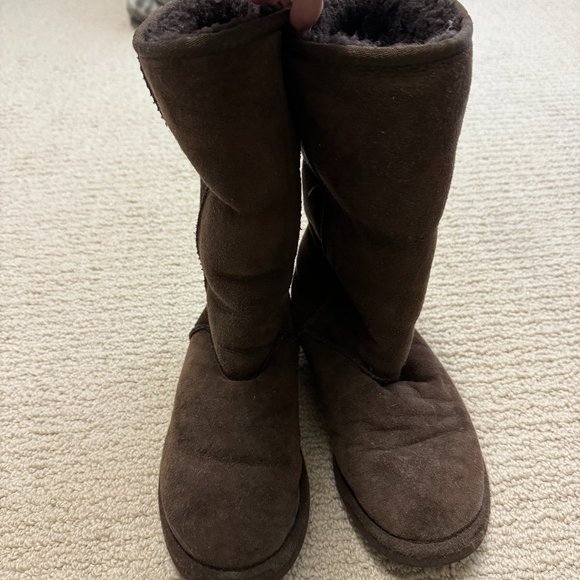 UGG Classic Short Boots - Picture 3 of 6